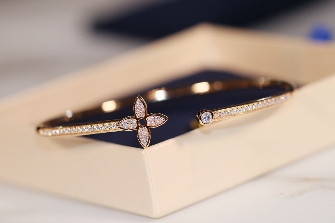 [Love's Uplift]IDYLLE GOLD OPEN BRACELET DIAMOND PAVED