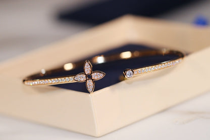 [Love's Uplift]IDYLLE GOLD OPEN BRACELET DIAMOND PAVED