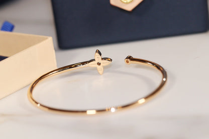 [Love's Uplift]IDYLLE GOLD OPEN BRACELET DIAMOND PAVED