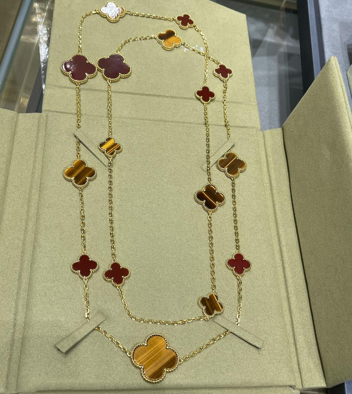 [Love's Uplift]CLOVER 16 MOTIF CARNELIAN TIGER EYE ROSE GOLD NECKLACE