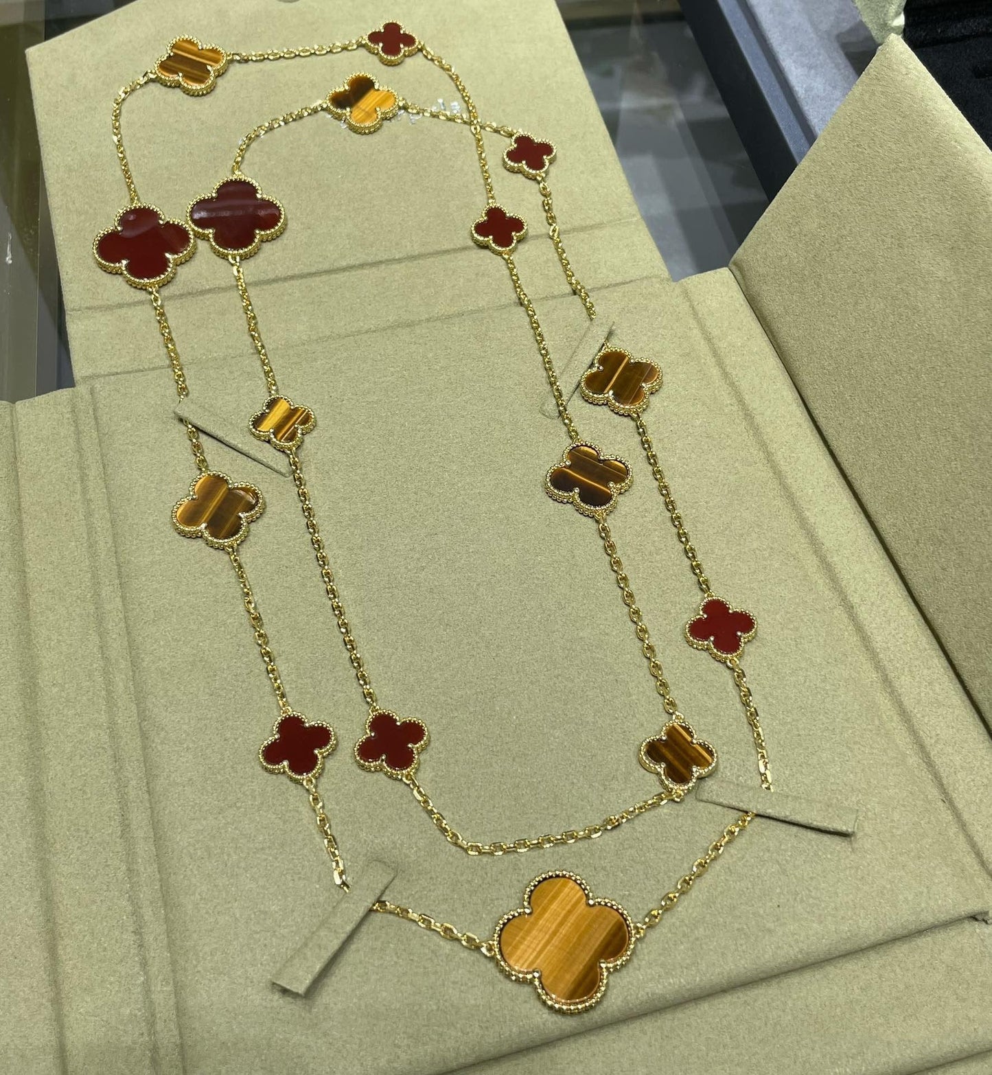 [Love's Uplift]CLOVER 16 MOTIF CARNELIAN TIGER EYE ROSE GOLD NECKLACE