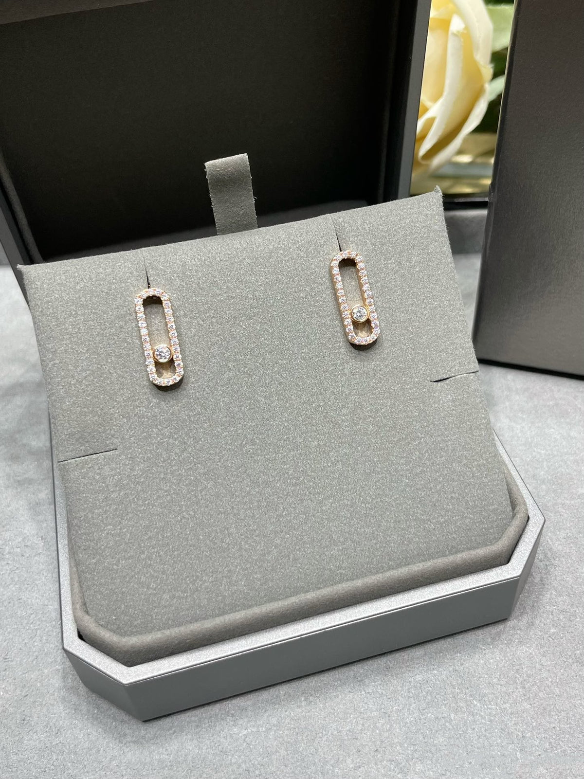 [Love's Uplift ]MOVE UNO STUD DIAMOND PAVED EARRINGS