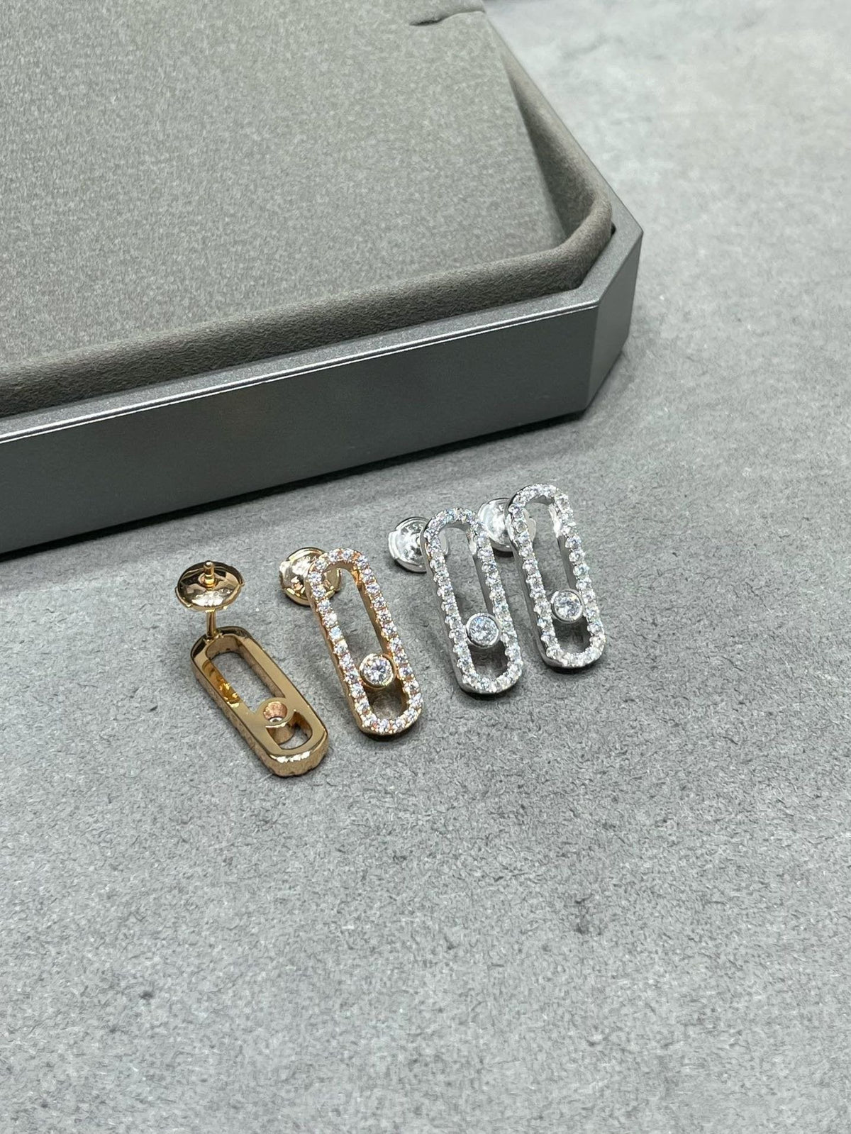 [Love's Uplift ]MOVE UNO STUD DIAMOND PAVED EARRINGS