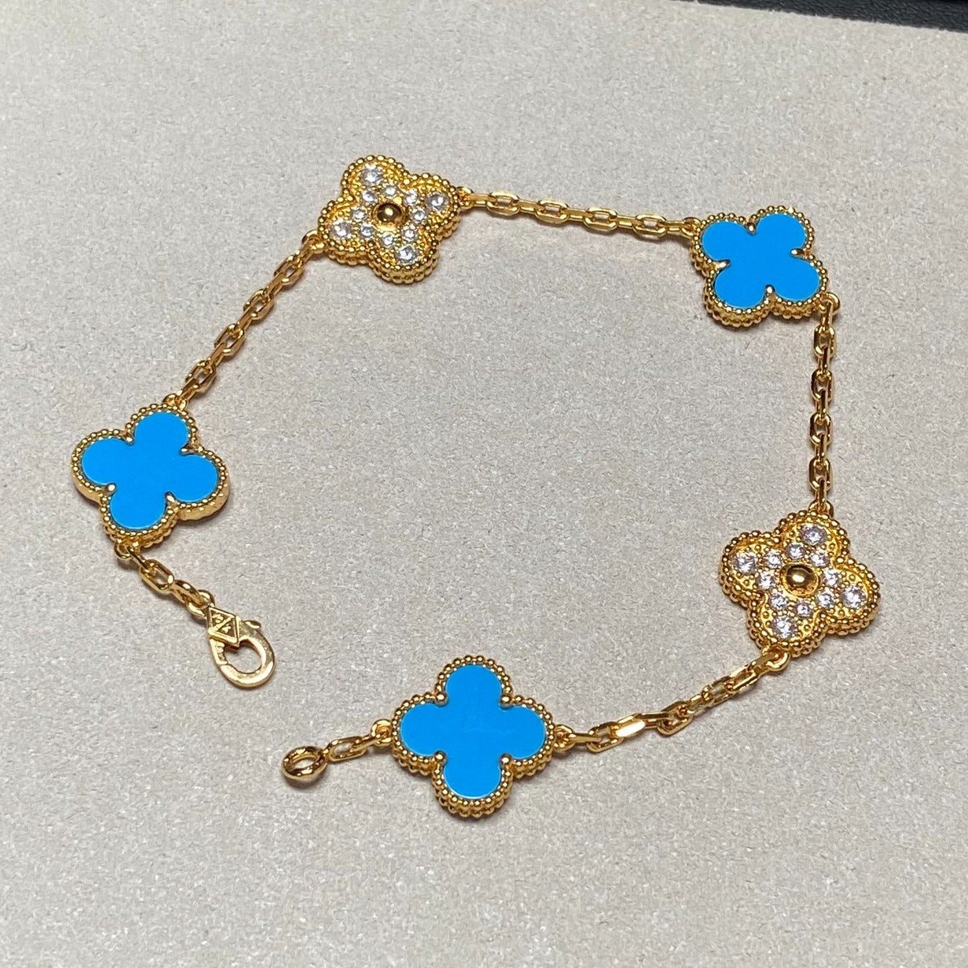 [Love's Uplift]CLOVER 5 MOTIF BLUE CHALCEDONY DIAMOND GOLD BRACELET