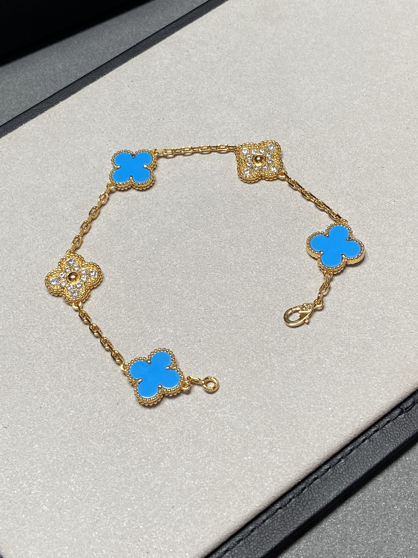 [Love's Uplift]CLOVER 5 MOTIF BLUE CHALCEDONY DIAMOND GOLD BRACELET