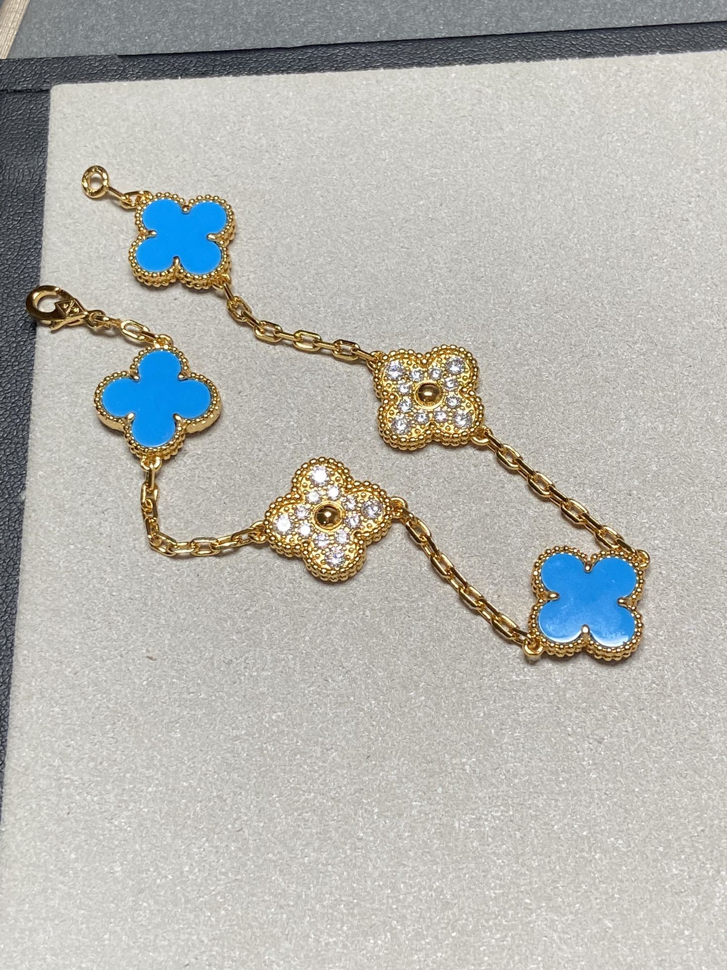 [Love's Uplift]CLOVER 5 MOTIF BLUE CHALCEDONY DIAMOND GOLD BRACELET