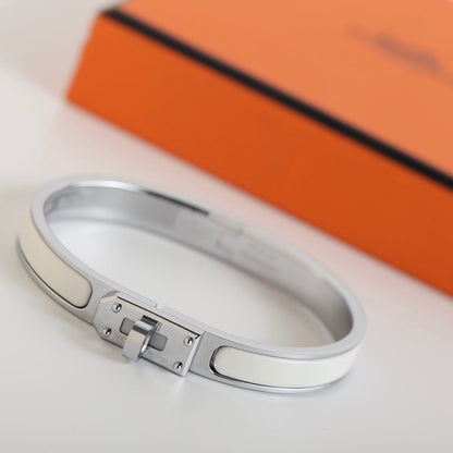 [Love's Uplift]HM KELLY WHITE BRACELET