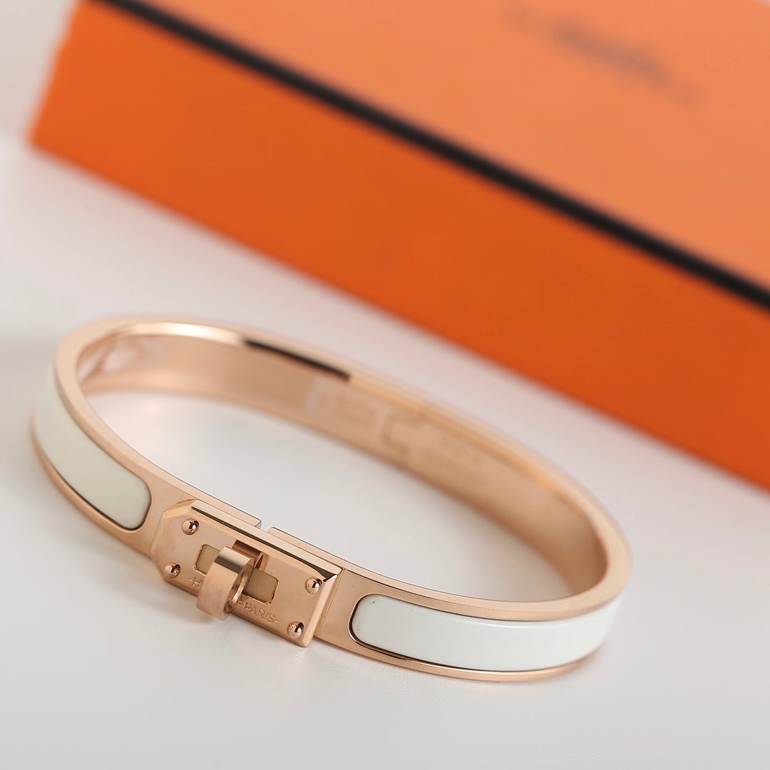 [Love's Uplift]HM KELLY WHITE BRACELET