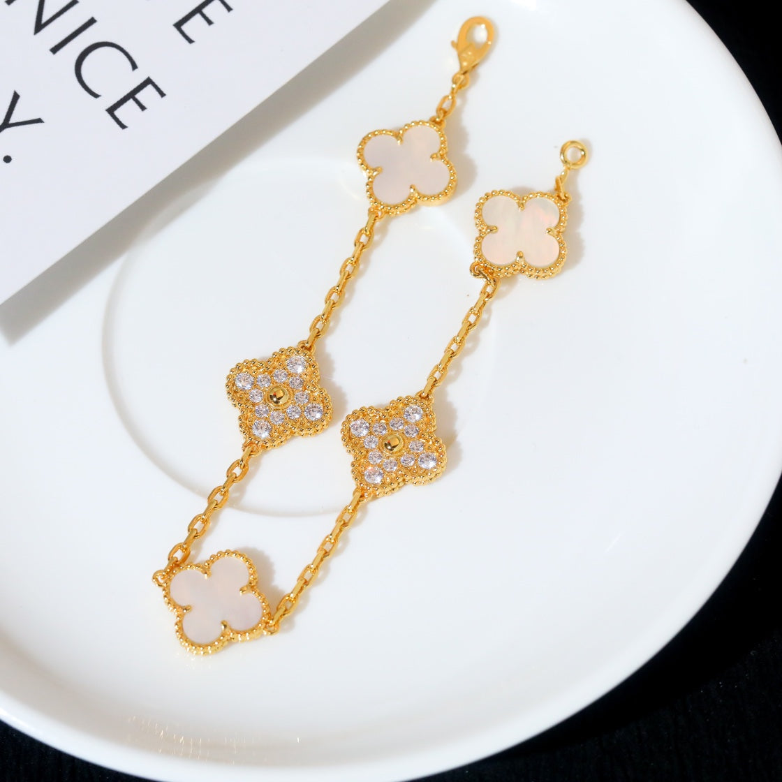 [Love's Uplift]CLOVER BRACELET 5 MOTIF WHITE MOP DIAMOND