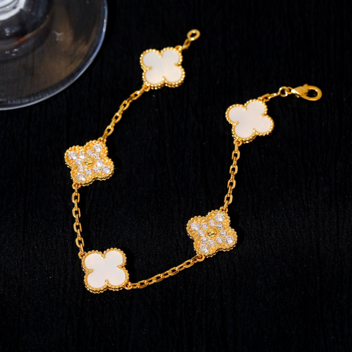 [Love's Uplift]CLOVER BRACELET 5 MOTIF WHITE MOP DIAMOND