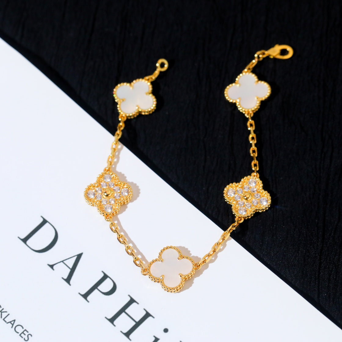 [Love's Uplift]CLOVER BRACELET 5 MOTIF WHITE MOP DIAMOND