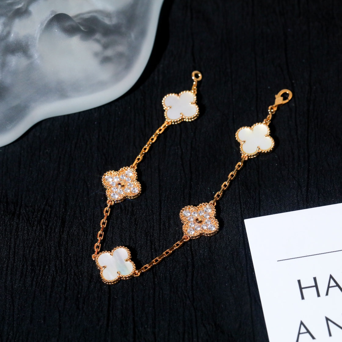 [Love's Uplift]CLOVER BRACELET 5 MOTIF WHITE MOP DIAMOND