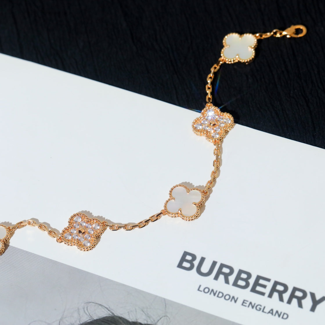 [Love's Uplift]CLOVER BRACELET 5 MOTIF WHITE MOP DIAMOND