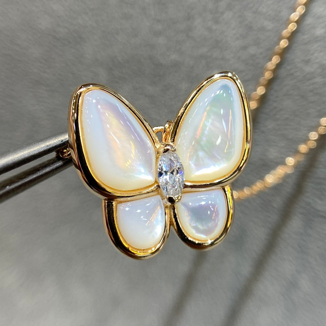 [Love's Uplift]BUTTERFLY MOP DIAMOND NECKLACE