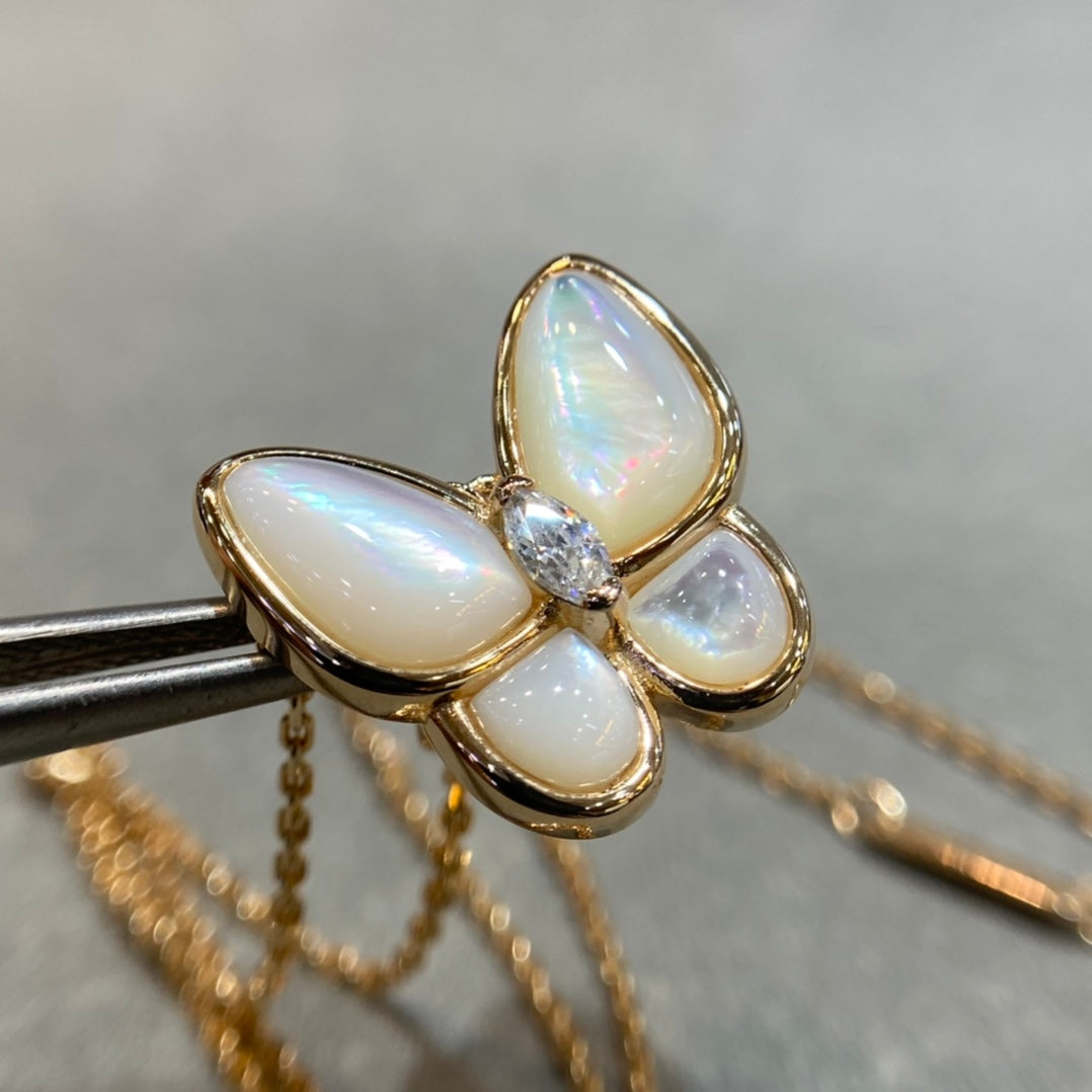 [Love's Uplift]BUTTERFLY MOP DIAMOND NECKLACE