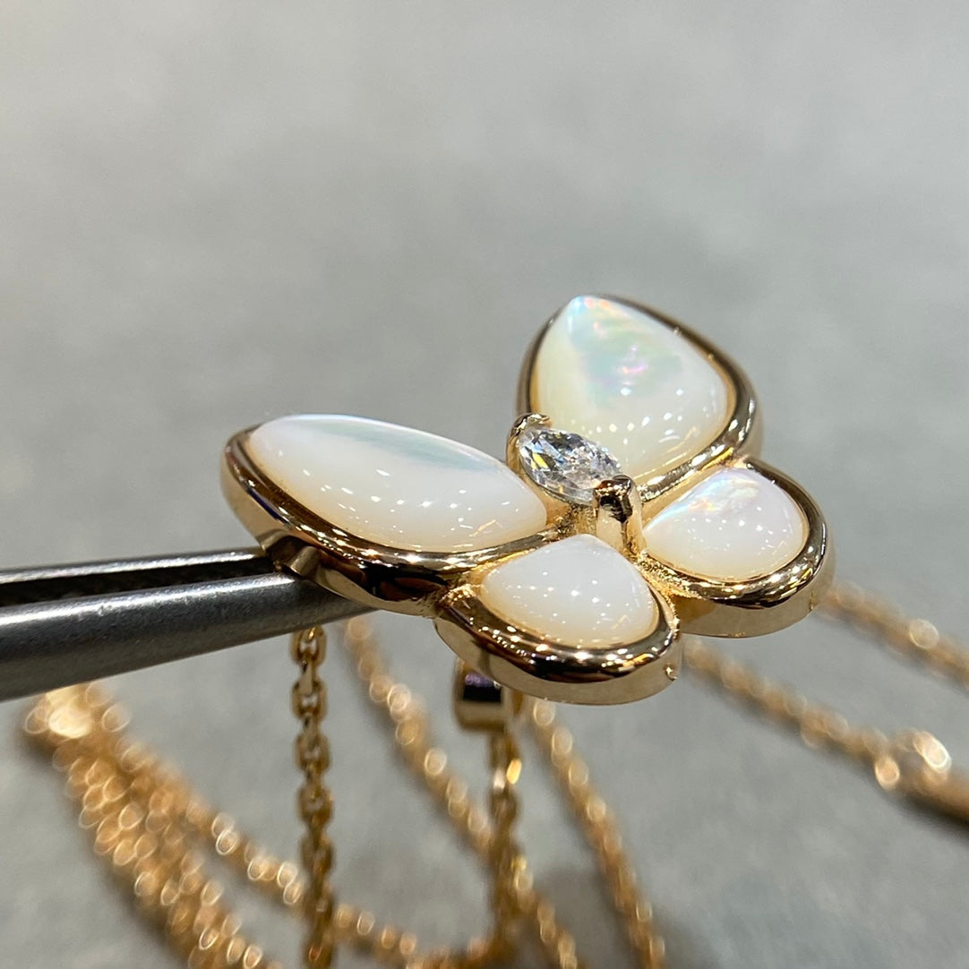 [Love's Uplift]BUTTERFLY MOP DIAMOND NECKLACE