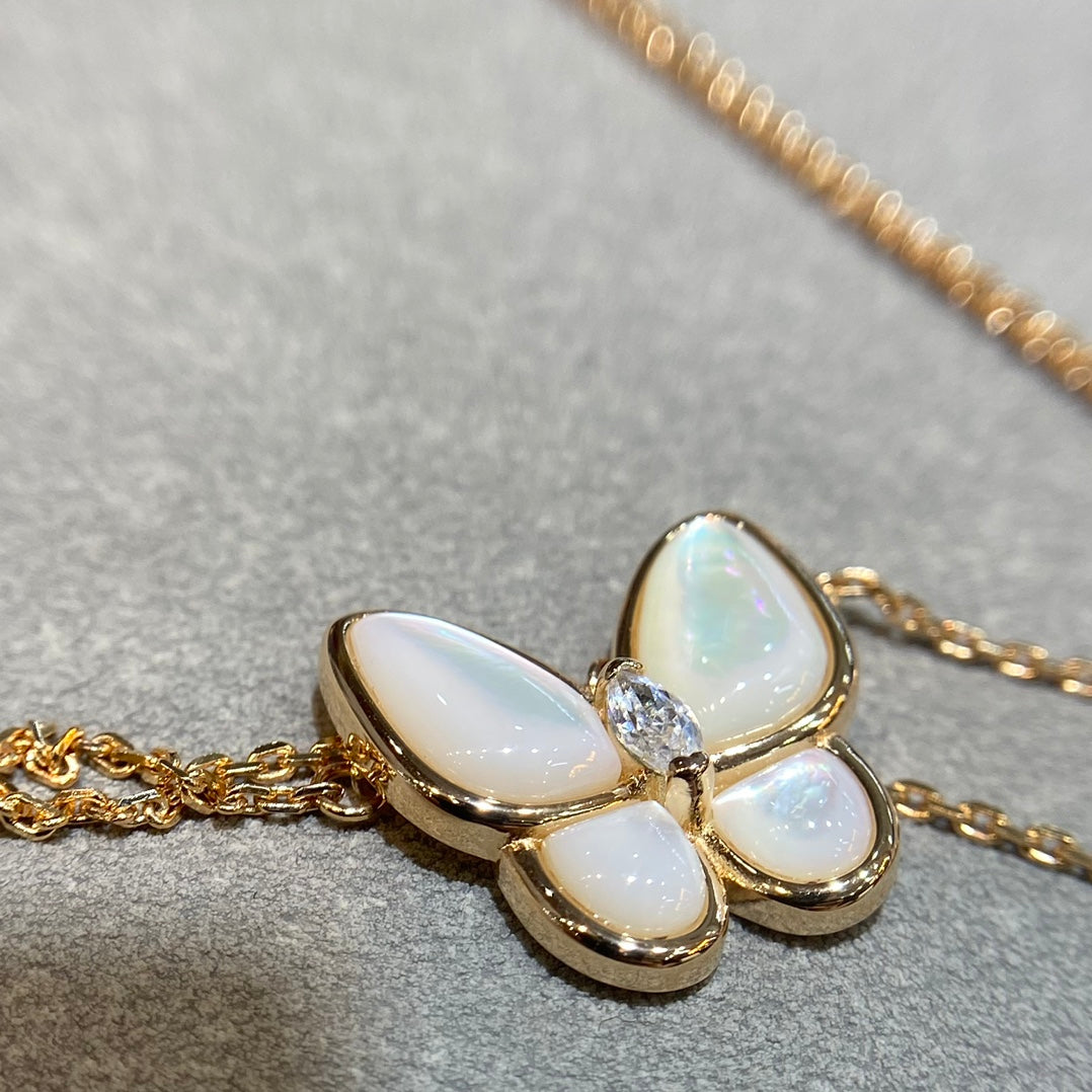 [Love's Uplift]BUTTERFLY MOP DIAMOND NECKLACE