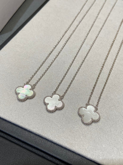 [Love's Uplift]CLOVER MEDIUM SILVER WHITE MOP NECKLACE