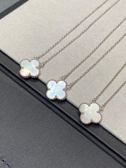 [Love's Uplift]CLOVER MEDIUM SILVER WHITE MOP NECKLACE