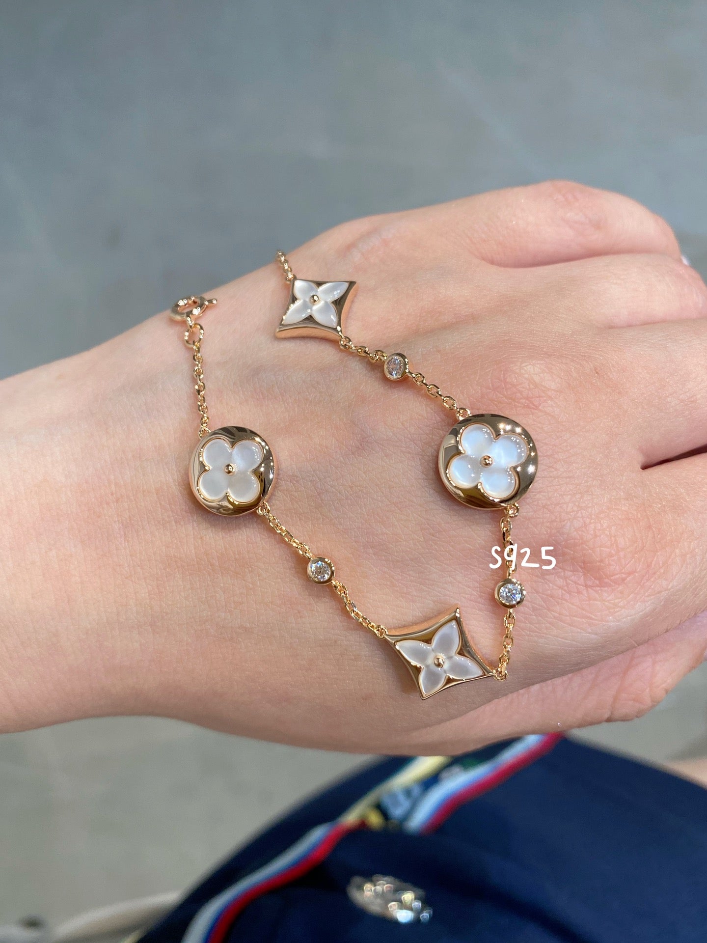 [Love's Uplift]STAR AND SUN 4 MOTIF WHITE MOP PINK GOLD BRACELET