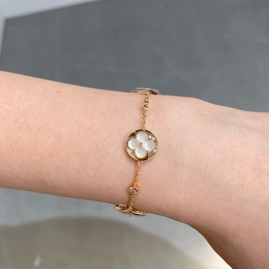 [Love's Uplift]STAR AND SUN 4 MOTIF WHITE MOP PINK GOLD BRACELET