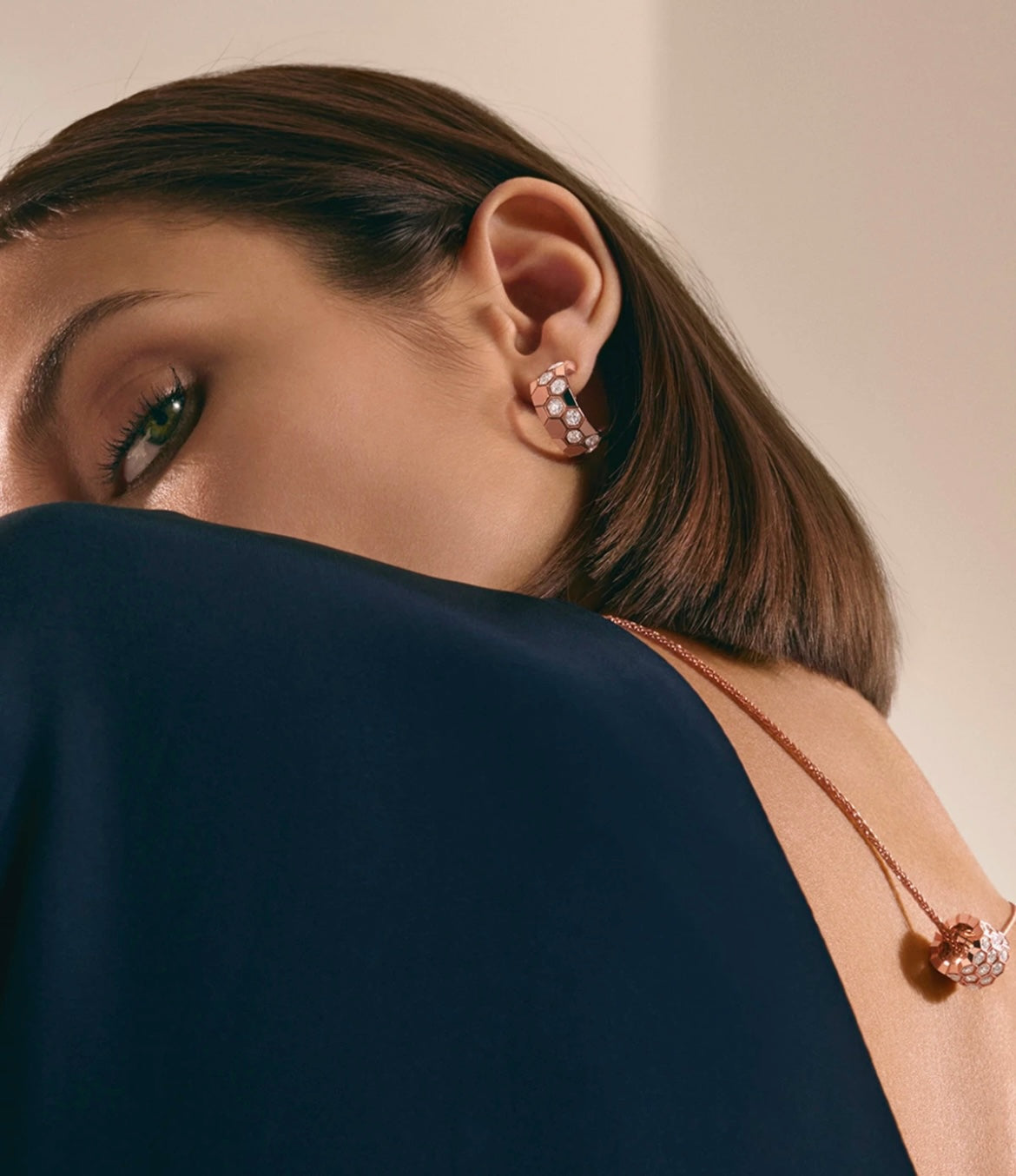 [Love's Uplift]BEE LOVE DIAMOND HOOP EARRINGS