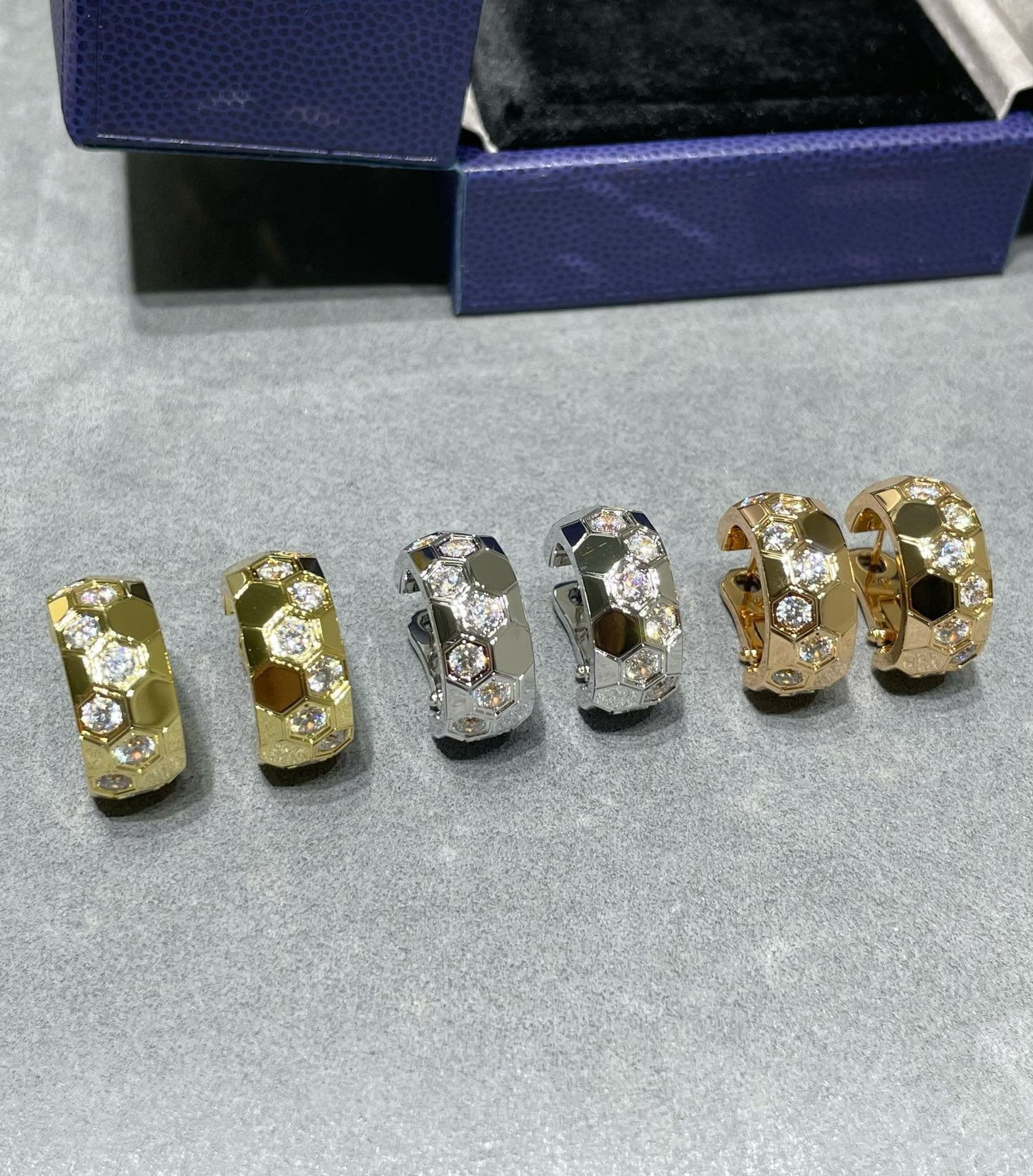 [Love's Uplift]BEE LOVE DIAMOND HOOP EARRINGS