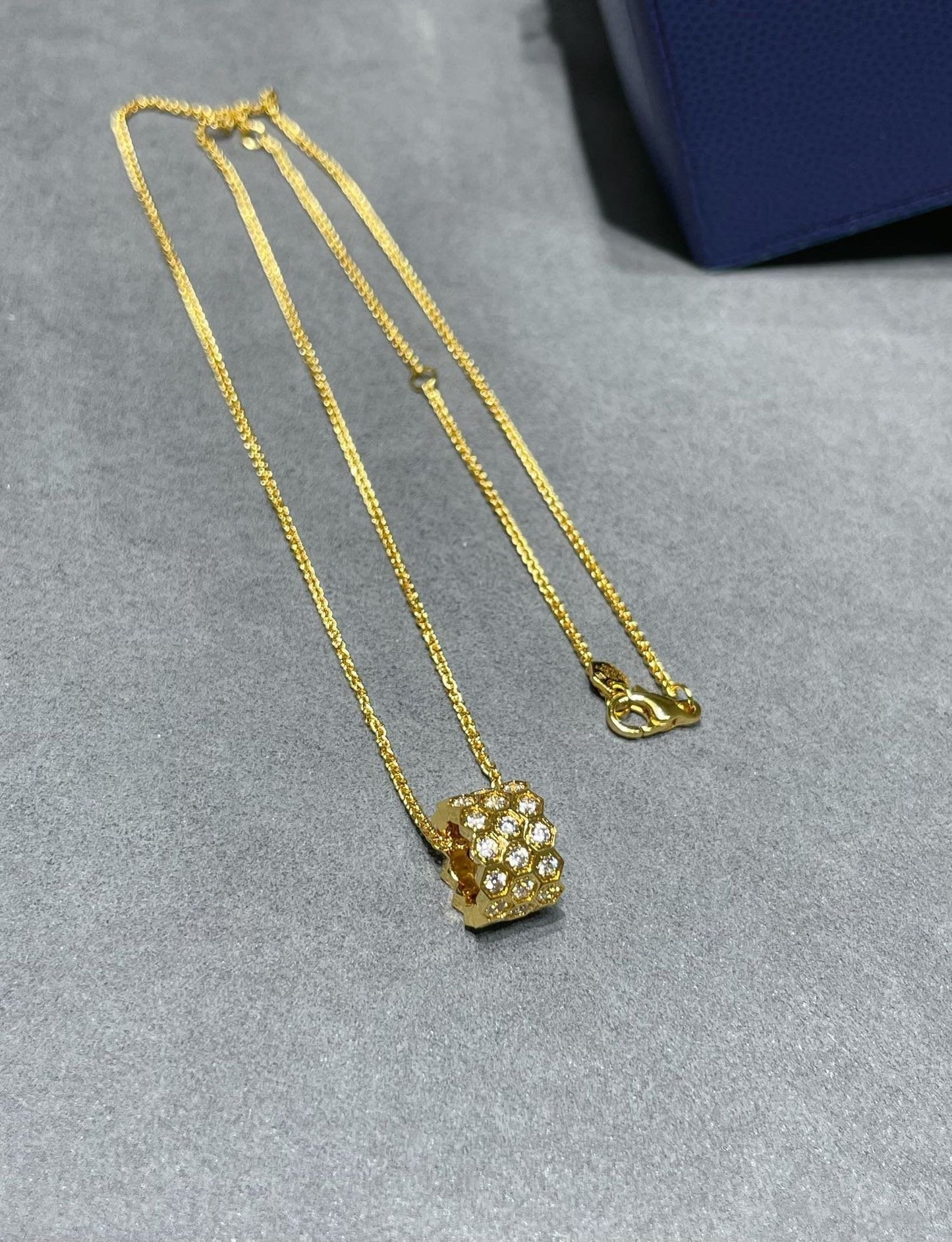 [Love's Uplift]BEE LOVE DIAMOND PAVED 3 ROW NECKLACE