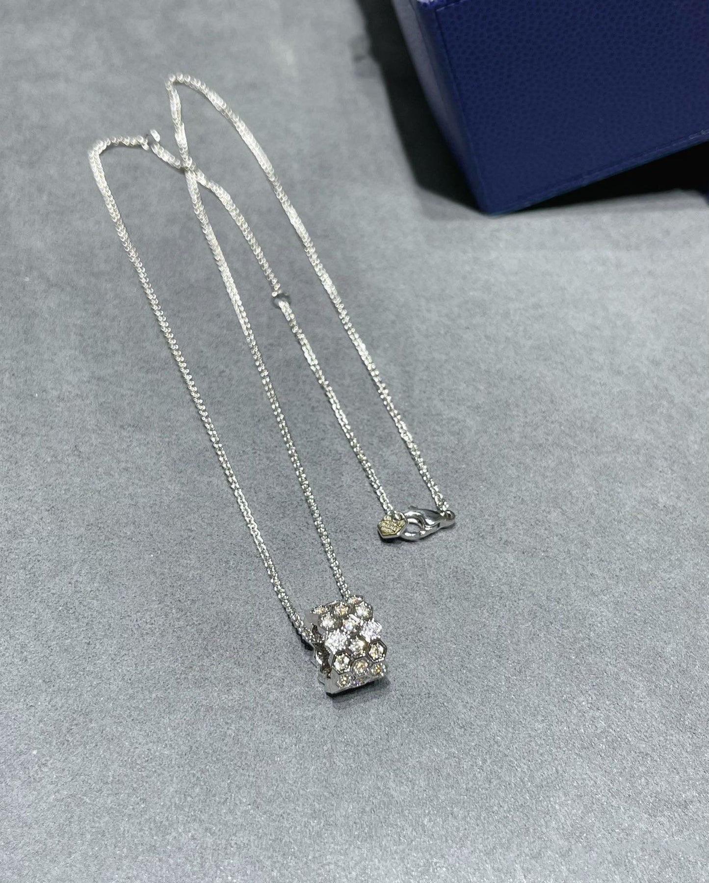 [Love's Uplift]BEE LOVE DIAMOND PAVED 3 ROW NECKLACE