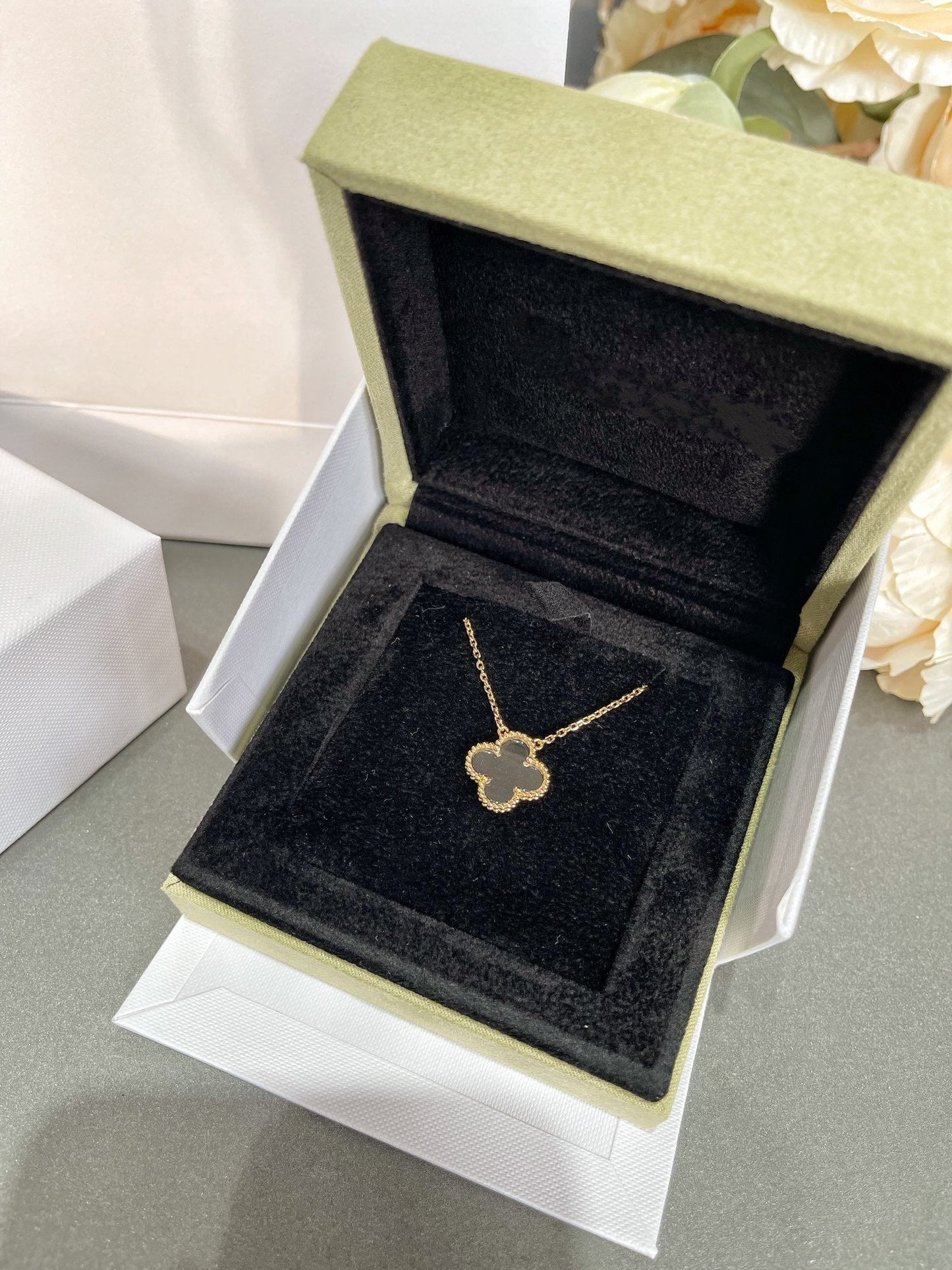 [Love's Uplift]CLOVER ROCK CRYSTAL ROSE GOLD NECKLACE