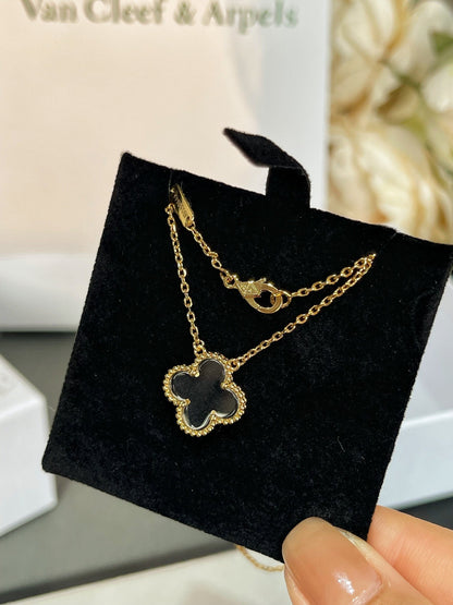 [Love's Uplift]CLOVER ROCK CRYSTAL ROSE GOLD NECKLACE