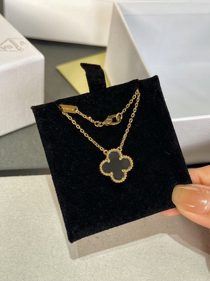 [Love's Uplift]CLOVER ROCK CRYSTAL ROSE GOLD NECKLACE
