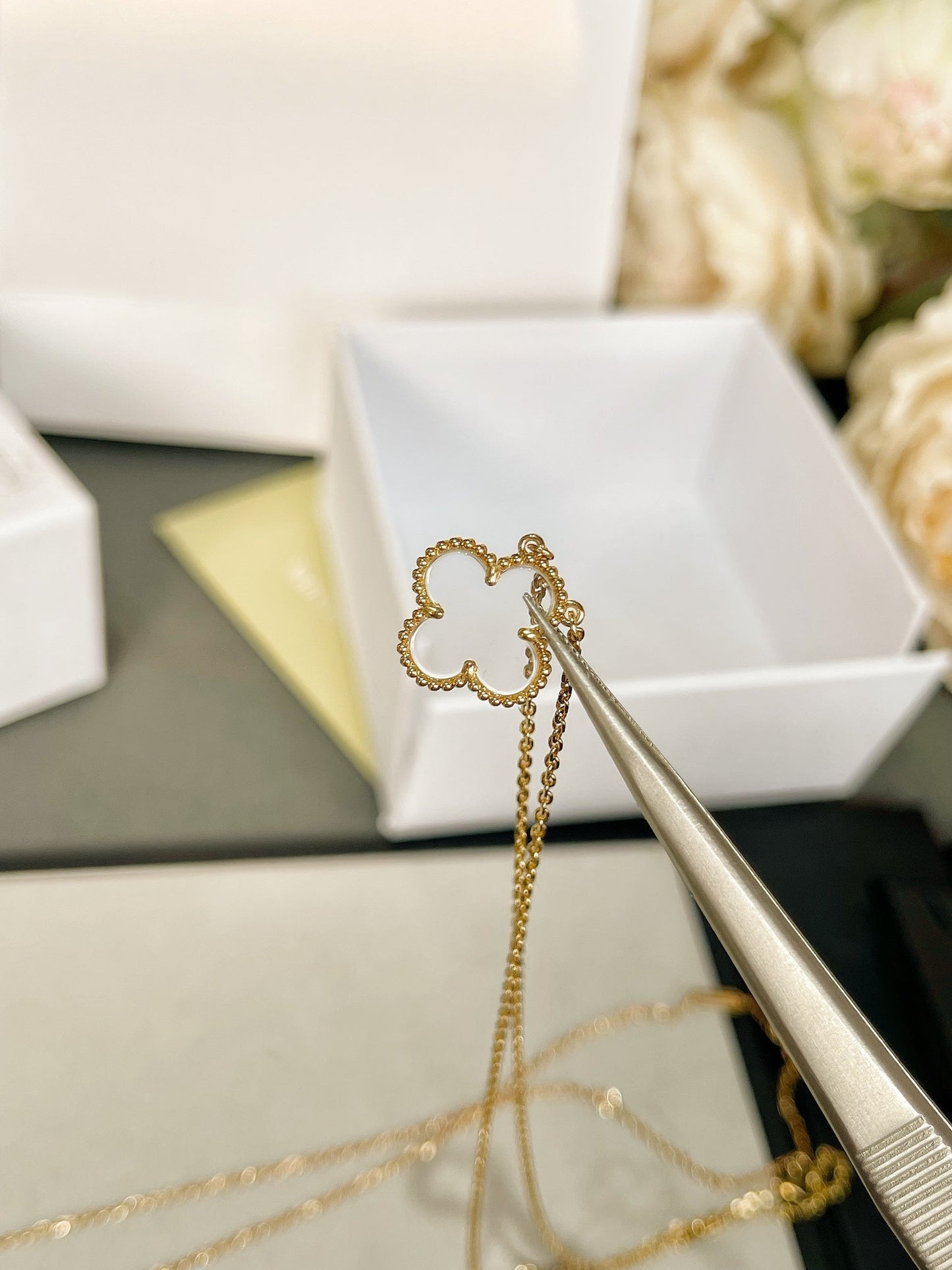 [Love's Uplift]CLOVER ROCK CRYSTAL ROSE GOLD NECKLACE