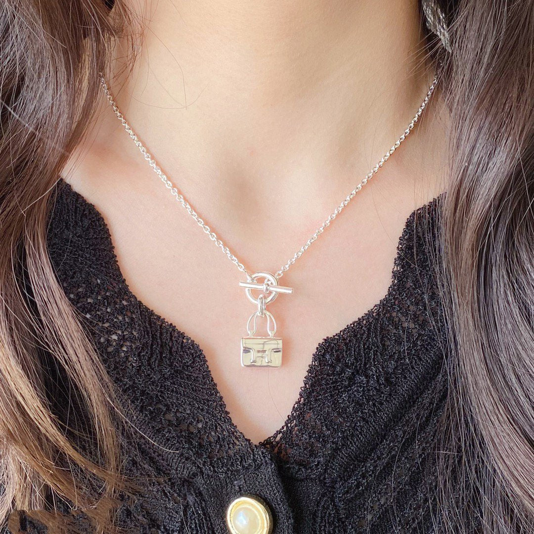 [Love's Uplift]CONSTANCE PEDANT SILVER NECKLACE