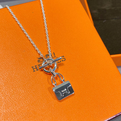 [Love's Uplift]CONSTANCE PEDANT SILVER NECKLACE