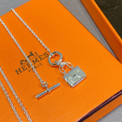 [Love's Uplift]CONSTANCE PEDANT SILVER NECKLACE