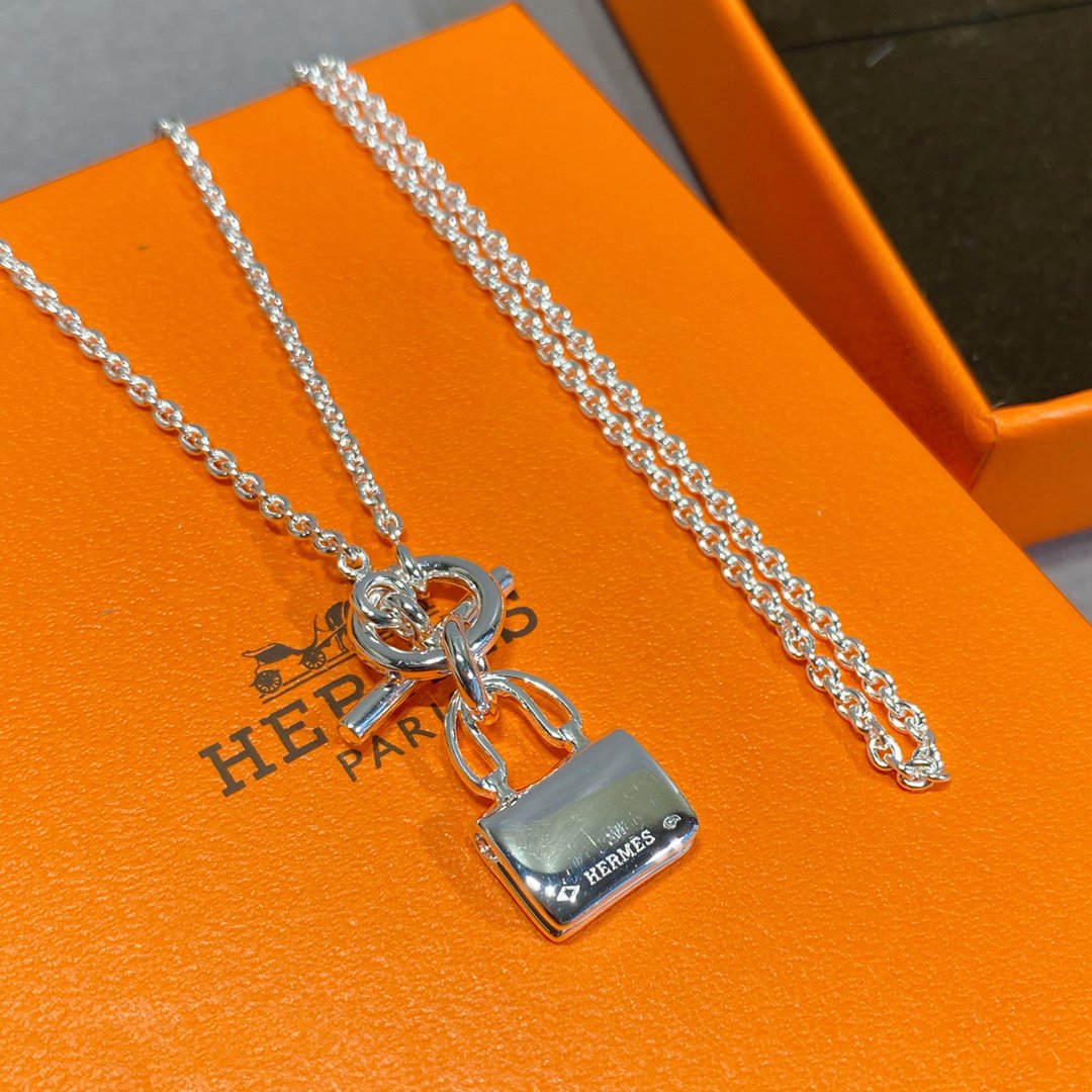 [Love's Uplift]CONSTANCE PEDANT SILVER NECKLACE