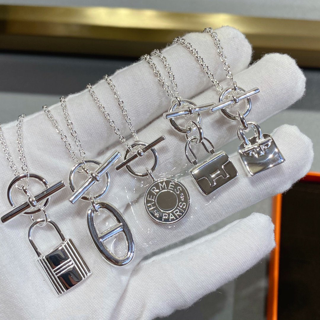 [Love's Uplift]CONSTANCE PEDANT SILVER NECKLACE
