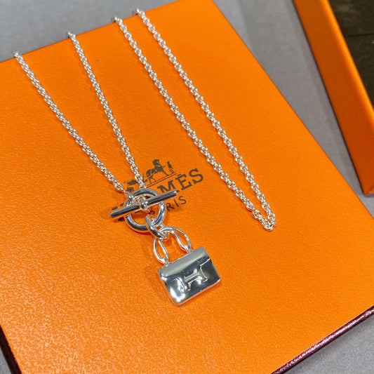 [Love's Uplift]CONSTANCE PEDANT SILVER NECKLACE