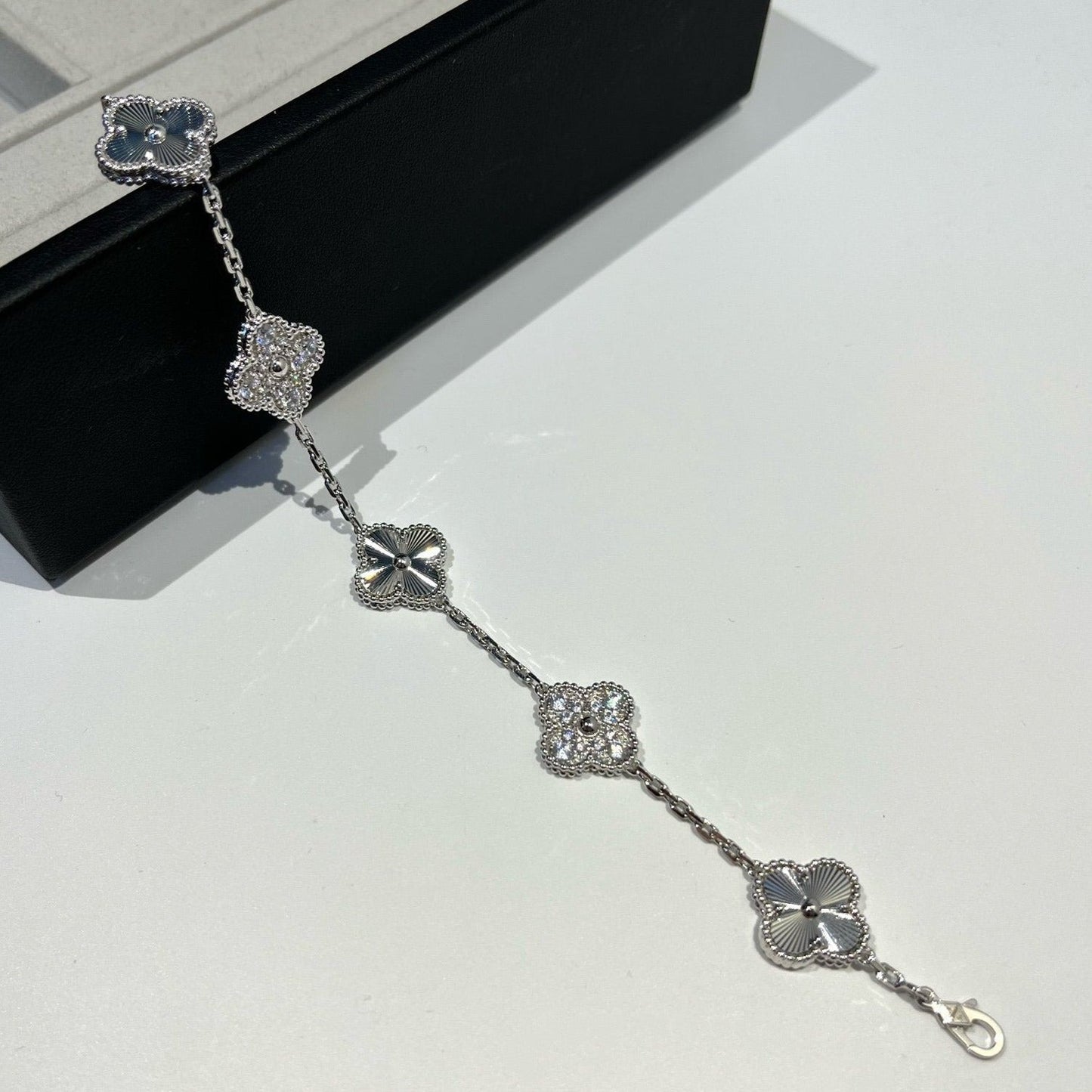 [Love's Uplift]CLOVER 5 MOTIF SILVER DIAMOND BRACELET