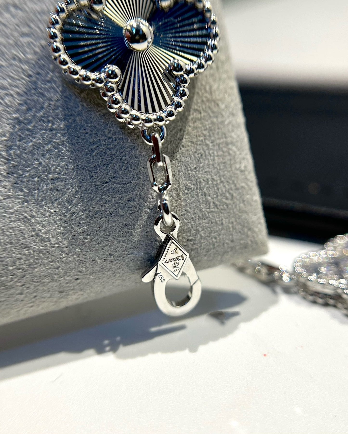 [Love's Uplift]CLOVER 5 MOTIF SILVER DIAMOND BRACELET