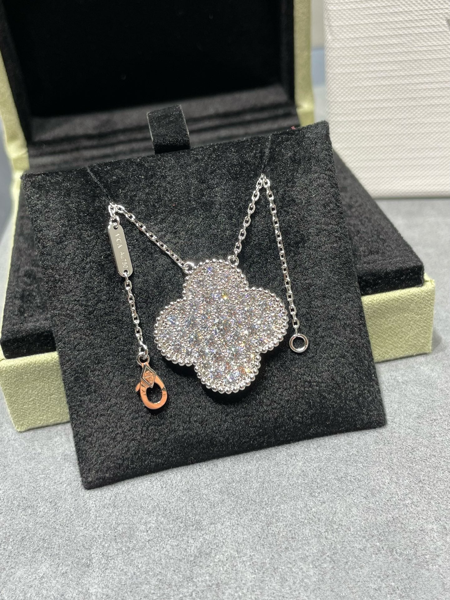 [Love's Uplift]CLOVER 25MM LARGE PENDANT DIAMOND PAVED SILVER NECKLACE