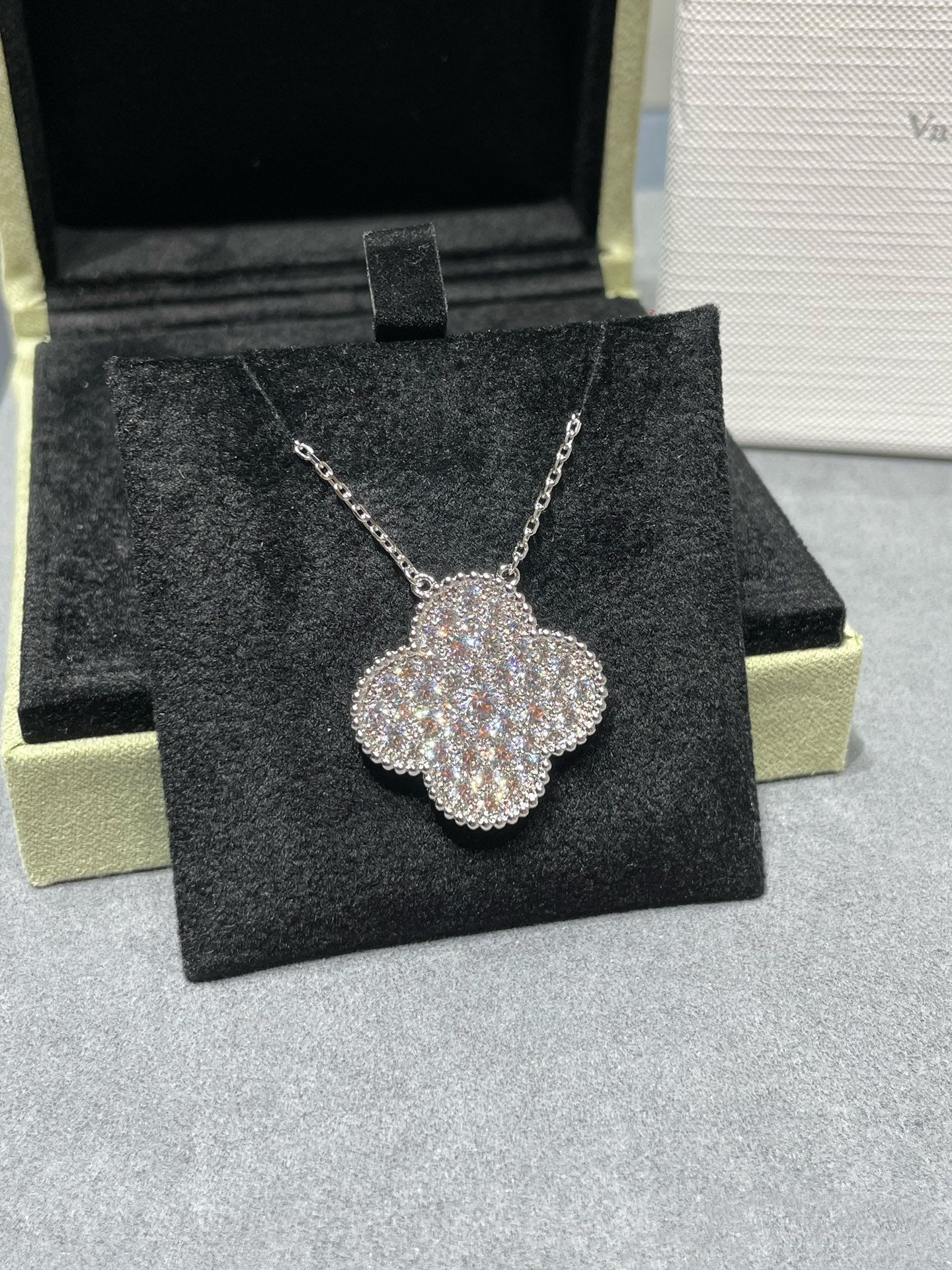 [Love's Uplift]CLOVER 25MM LARGE PENDANT DIAMOND PAVED SILVER NECKLACE