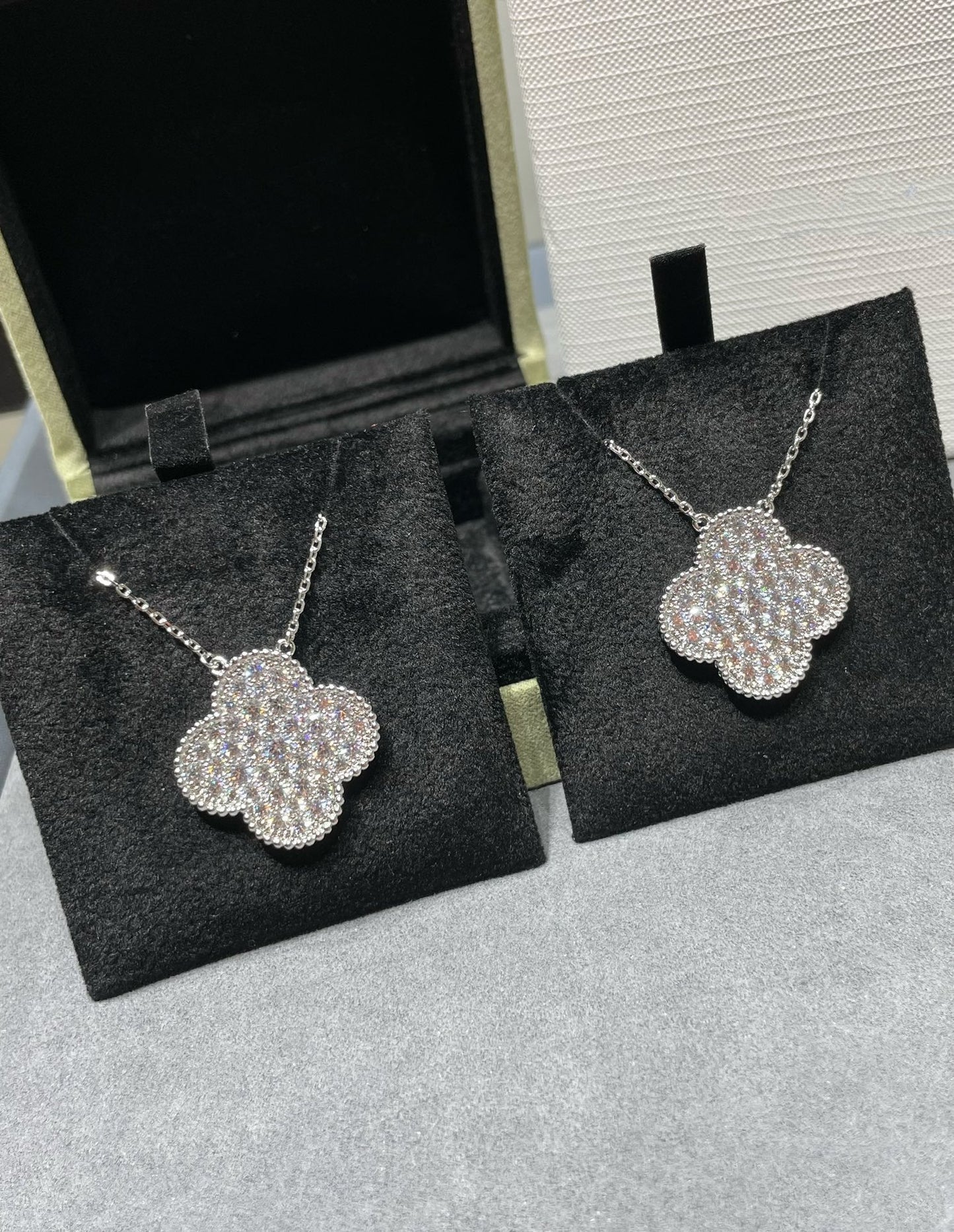 [Love's Uplift]CLOVER 25MM LARGE PENDANT DIAMOND PAVED SILVER NECKLACE