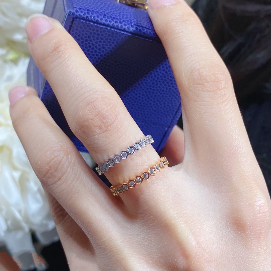 [Love's Uplift]BEE LOVE DIAMOND PAVED SMALL RING
