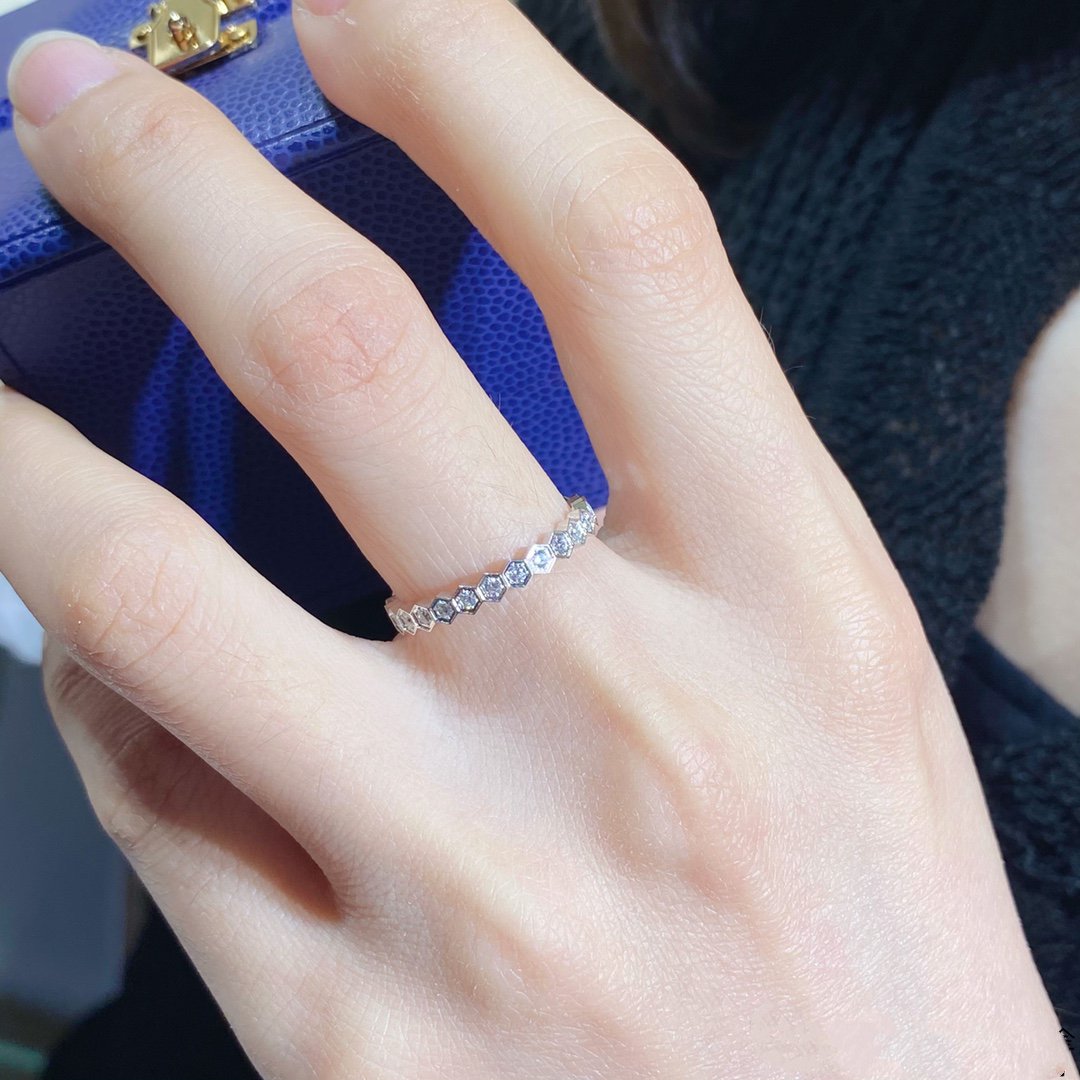 [Love's Uplift]BEE LOVE DIAMOND PAVED SMALL RING