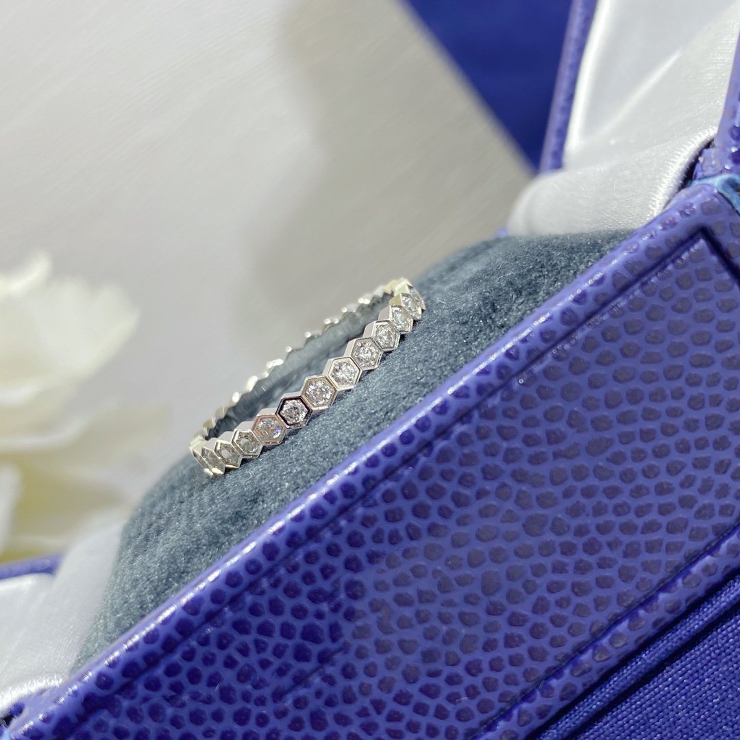 [Love's Uplift]BEE LOVE DIAMOND PAVED SMALL RING