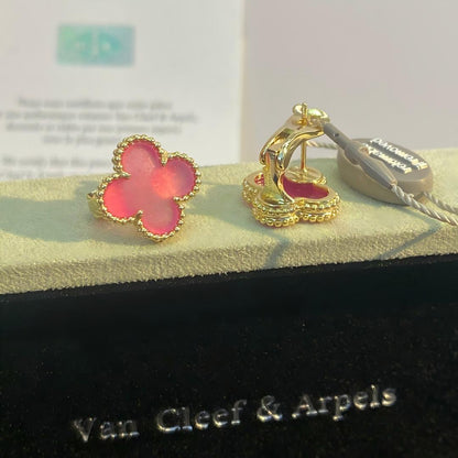 [Love's Uplift]NEW CLOVER 1 MOTIF PINK ENAMEL STUD EARRINGS