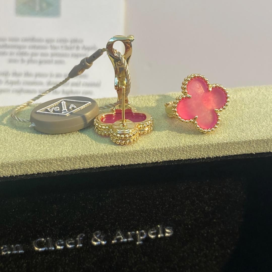 [Love's Uplift]NEW CLOVER 1 MOTIF PINK ENAMEL STUD EARRINGS