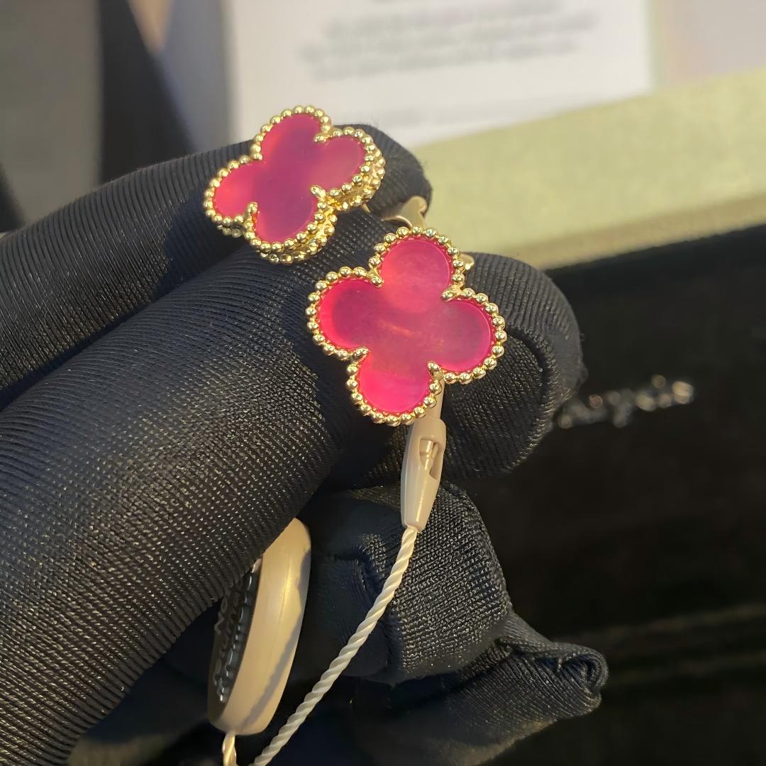 [Love's Uplift]NEW CLOVER 1 MOTIF PINK ENAMEL STUD EARRINGS